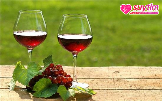 Chỉ 2 ly rượu vang đỏ mỗi ngày cho nam giới và 1 ly cho nữ giới để giúp giảm huyết áp hiệu quả