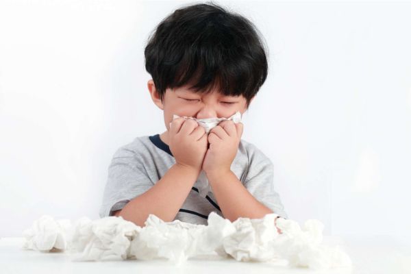 Cha mẹ nên chú ý tới các dấu hiệu viêm mũi ở trẻ