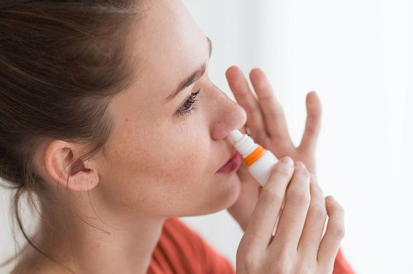 Lạm dụng thuốc xịt mũi có thể gây triệu chứng viêm xoang nặng
