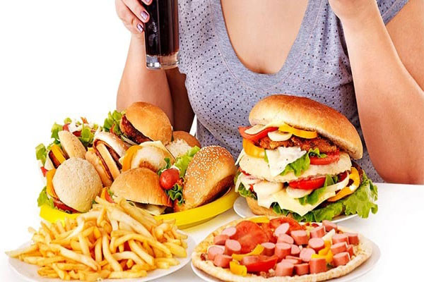   Chế độ ăn uống, sinh hoạt không hợp lý có thể ảnh hưởng nhiều đến ham muốn “chuyện ấy”