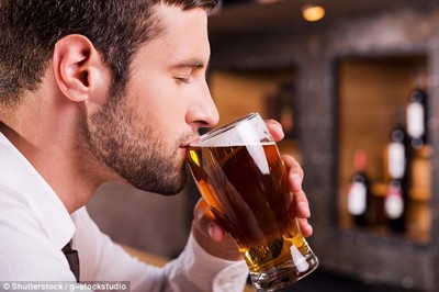 Uống rượu bia gây đột quỵ – Giải pháp từ thảo dược cho người uống nhiều rượu bia